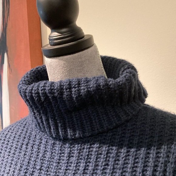 Banana republic navy oversized turtleneck sweater, size small ￼ - Picture 3 of 7